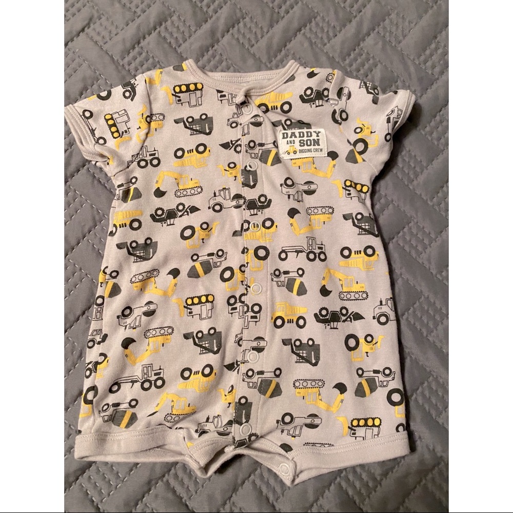 Carter’s Romper Set - Picture 8 of 9
